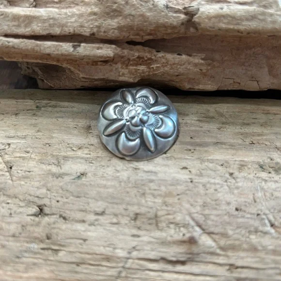 Silver Silver Conch Hair Tie - Picture 5 of 6